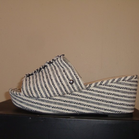 Simply Vera Vera Wang Shoes - Vera Wang NIB stripe fabric platform sandals 8.5
